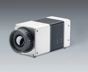 非制冷型2048x1536高分辨率，高灵敏度30mk热红外相机