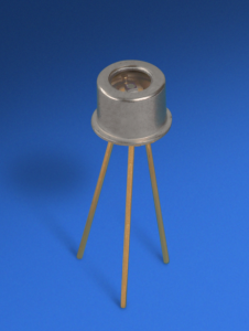 高速通信系统中的高速、低电容、低暗电流光电二极管。感光面积直径为150微米。平面钝化装置结构。